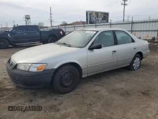 2000 Toyota Camry LE z VIN 4T1BG22K9YU698249, wystawiony jako Copart lot #43295245 z przebiegiem 140 264 mil mil oraz Czysty tytuł • Clean title. Historia ofert i sprzedaży dostępna na DreamBid. Obrazek 1.