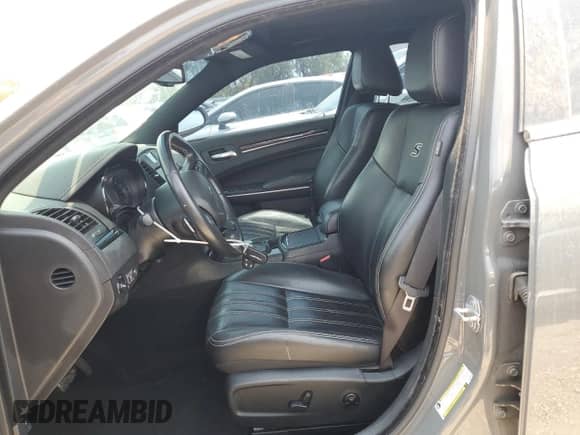 2019 Chrysler 300 S с VIN 2C3CCABG2KH686078, выставлен на аукционе Copart как лот 59743465 с пробегом 47 123 миль миль и Списание • Salvage title. История ставок и продаж доступна на DreamBid. Изображение 7.