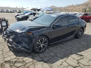 2019 Toyota Camry SE z VIN 4T1B11HK3KU166036, wystawiony jako Copart lot #83827125 z przebiegiem 131 811 mil mil oraz Szkoda całkowita • Salvage title. Historia ofert i sprzedaży dostępna na DreamBid. Obrazek 1.