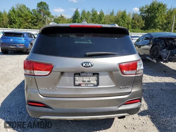 2016 Kia Sorento EX z VIN 5XYPHDA53GG161777, wystawiony jako Copart lot #82175035 z przebiegiem 123 398 mil mil oraz Czysty tytuł • Clean title. Historia ofert i sprzedaży dostępna na DreamBid. Obrazek 6.