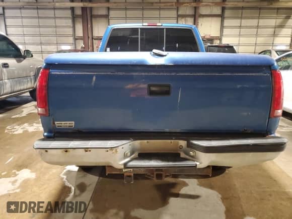 1997 Chevrolet Silverado 2500 z VIN 1GCGK29J7VE241077, wystawiony jako Copart lot #43543075 z przebiegiem 221 466 mil mil oraz Szkoda całkowita • Salvage title. Historia ofert i sprzedaży dostępna na DreamBid. Obrazek 6.