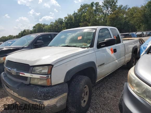 2004 Chevrolet Silverado 2500HD Work Truck с VIN 1GCHK29UX4E161480, выставлен на аукционе Copart как лот 68865455 с пробегом Не указан миль и Списание • Salvage title. История ставок и продаж доступна на DreamBid. Изображение 1.