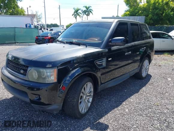 2011 Land Rover Range Rover Sport HSE Lux with VIN SALSK2D46BA263921, listed as a IAAI auction lot 43134754 with 88,878 mi miles and . Bid and sale history available at DreamBid. Image 2.