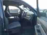 2022 Ram 1500 Big Horn z VIN 1C6RREMT1NN261444, wystawiony jako IAAI lot #41811390 z przebiegiem 68 383 mil mil oraz . Historia ofert i sprzedaży dostępna na DreamBid. Obrazek 5.