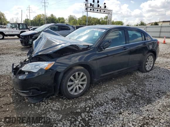 2014 Chrysler 200 Touring z VIN 1C3CCBBB3EN152299, wystawiony jako Copart lot #81837385 z przebiegiem 76 389 mil mil oraz Szkoda całkowita • Salvage title. Historia ofert i sprzedaży dostępna na DreamBid. Obrazek 1.