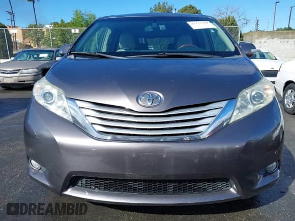 2013 Toyota Sienna XLE with VIN 5TDDK3DCXDS059061, listed as a IAAI auction lot 41777329 with 142,889 mi miles and . Bid and sale history available at DreamBid. Image 12.