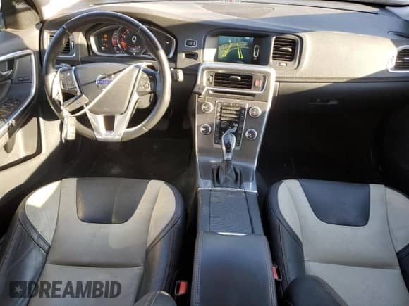 2016 Volvo S60 T5 Platinum с VIN YV4612UM5G2000927, выставлен на аукционе Copart как лот 45575685 с пробегом 137 541 миль миль и Списание • Salvage title. История ставок и продаж доступна на DreamBid. Изображение 8.