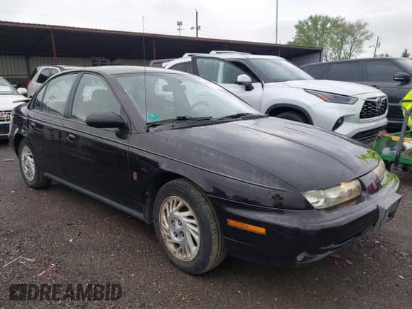 1999 Saturn SL z VIN 1G8ZK5272XZ263163, wystawiony jako IAAI lot #42180002 z przebiegiem 138 463 mil mil oraz . Historia ofert i sprzedaży dostępna na DreamBid. Obrazek 1.