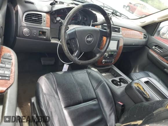2007 Chevrolet Suburban LTZ with VIN 3GNFC16J07G292396, listed as a Copart auction lot 63480495 with 290,790 mi miles and Salvage title. Bid and sale history available at DreamBid. Image 8.