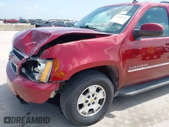 2010 Chevrolet Suburban LT z VIN 1GNUCJE03AR267838, wystawiony jako IAAI lot #42535623 z przebiegiem 265 769 mil mil oraz . Historia ofert i sprzedaży dostępna na DreamBid. Obrazek 19.
