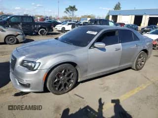 2015 Chrysler 300 S с VIN 2C3CCAGG6FH810822, выставлен на аукционе Copart как лот 82686835 с пробегом 117 677 миль миль и Чистый • Clean title. История ставок и продаж доступна на DreamBid. Изображение 1.