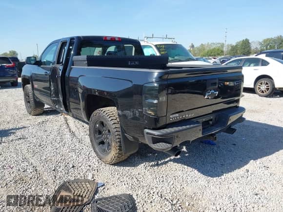 2017 Chevrolet Silverado 1500 LT z VIN 1GCVKREC8HZ395172, wystawiony jako IAAI lot #43168866 z przebiegiem 113 225 mil mil oraz . Historia ofert i sprzedaży dostępna na DreamBid. Obrazek 3.