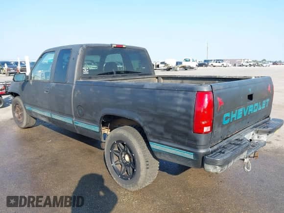 1997 Chevrolet Silverado 1500 with VIN 2GCEC19R5V1278473, listed as a IAAI auction lot 43271055 with 307,129 mi miles and . Bid and sale history available at DreamBid. Image 3.