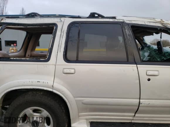 2001 Ford Explorer with VIN 1FMZU85P51ZA00343, listed as a Copart auction lot 85793084 with Not provided miles and Non repairable. Bid and sale history available at DreamBid. Image 12.