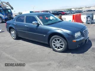 2007 Chrysler 300 C z VIN 2C3LK63H67H674854, wystawiony jako IAAI lot #42389500 z przebiegiem 110 857 mil mil oraz . Historia ofert i sprzedaży dostępna na DreamBid. Obrazek 1.