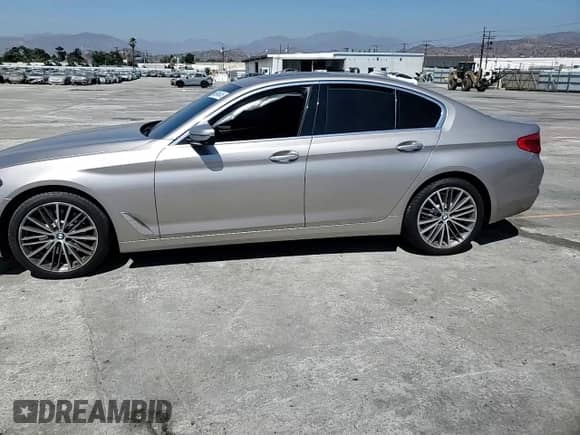 2018 BMW 5 Series 530i с VIN WBAJA5C54JWA38447, выставлен на аукционе Copart как лот 66904645 с пробегом Не указан миль и Списание • Salvage title. История ставок и продаж доступна на DreamBid. Изображение 12.