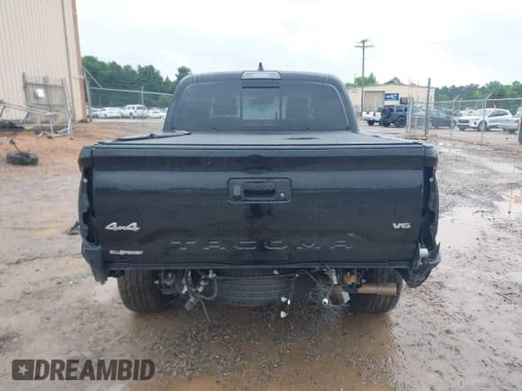 2021 Toyota Tacoma Limited with VIN 3TYGZ5AN0MT017514, listed as a IAAI auction lot 42244228 with 107,563 mi miles and . Bid and sale history available at DreamBid. Image 17.