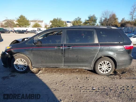 2017 Toyota Sienna XLE Auto Access Seat z VIN 5TDYZ3DC2HS805845, wystawiony jako IAAI lot #41456888 z przebiegiem 138 475 mil mil oraz . Historia ofert i sprzedaży dostępna na DreamBid. Obrazek 14.