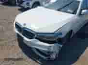 2017 BMW 5 Series 540i xDrive z VIN WBAJE7C32HG479378, wystawiony jako IAAI lot #40274649 z przebiegiem Nie podano mil oraz . Historia ofert i sprzedaży dostępna na DreamBid. Obrazek 6.