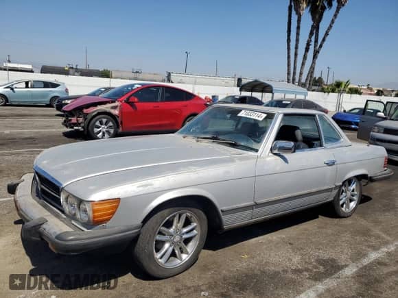1985 Mercedes-Benz SL с VIN WDBBA45C5FA016213, выставлен на аукционе Copart как лот 71033114 с пробегом 219 276 миль миль и Чистый • Clean title. История ставок и продаж доступна на DreamBid. Изображение 1.