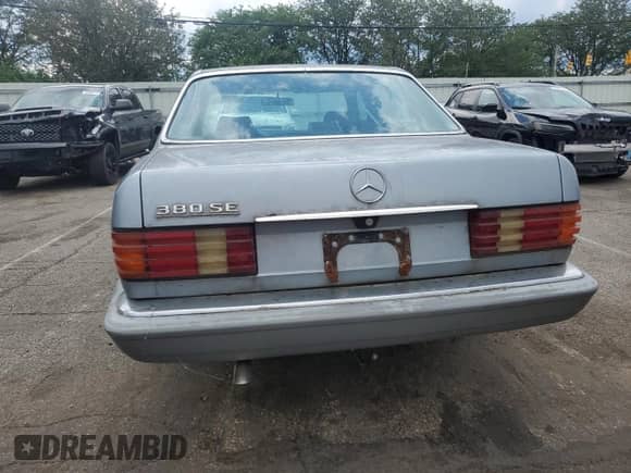 1984 Mercedes-Benz 380 with VIN WDBCA32A7EA081774, listed as a Copart auction lot 61751155 with 189,266 mi miles and Clean title. Bid and sale history available at DreamBid. Image 6.