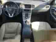 2017 Volvo S60 Inscription с VIN LYV402TKXHB145250, выставлен на аукционе Copart как лот 60962435 с пробегом 82 182 миль миль и Списание • Salvage title. История ставок и продаж доступна на DreamBid. Изображение 8.