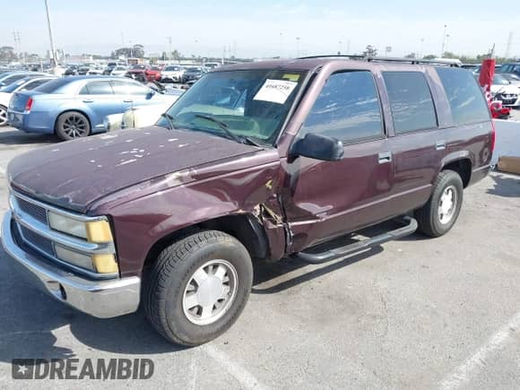 1997 Chevrolet Tahoe z VIN 1GNEC13RXVJ305186, wystawiony jako IAAI lot #41687258 z przebiegiem 247 634 mil mil oraz . Historia ofert i sprzedaży dostępna na DreamBid. Obrazek 2.