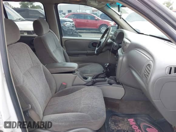 2004 Chevrolet TrailBlazer EXT LS z VIN 1GNET16S946159833, wystawiony jako IAAI lot #42647973 z przebiegiem 183 257 mil mil oraz . Historia ofert i sprzedaży dostępna na DreamBid. Obrazek 5.