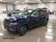 2019 Jeep Compass Trailhawk z VIN 3C4NJDDB0KT709054, wystawiony jako IAAI lot #42576287 z przebiegiem 113 796 mil mil oraz . Historia ofert i sprzedaży dostępna na DreamBid. Obrazek 2.