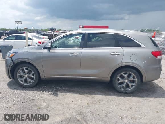 2016 Kia Sorento SXL with VIN 5XYPK4A58GG115170, listed as a IAAI auction lot 42689300 with 123,640 mi miles and . Bid and sale history available at DreamBid. Image 14.