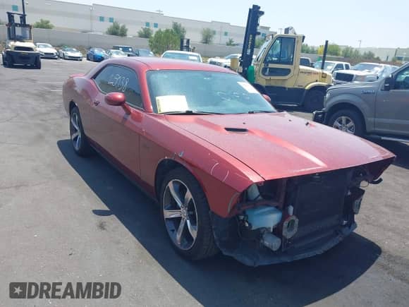 2014 Dodge Challenger R/T с VIN 2C3CDYBT1EH293275, выставлен на аукционе IAAI как лот 42425038 с пробегом 136 372 миль миль и . История ставок и продаж доступна на DreamBid. Изображение 1.