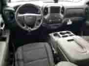 2024 Chevrolet Silverado 1500 Custom Trail Boss z VIN 3GCPDCEK8RG398601, wystawiony jako Copart lot #88468505 z przebiegiem 933 mil mil oraz Szkoda całkowita • Salvage title. Historia ofert i sprzedaży dostępna na DreamBid. Obrazek 8.