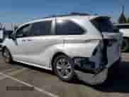 2022 Toyota Sienna XLE z VIN 5TDJRKEC3NS106018, wystawiony jako Copart lot #84283895 z przebiegiem 51 319 mil mil oraz Szkoda całkowita • Salvage title. Historia ofert i sprzedaży dostępna na DreamBid. Obrazek 2.