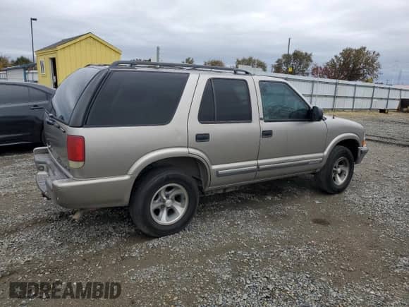 2000 Chevrolet Blazer LT with VIN 1GNCS13W2Y2397280, listed as a Copart auction lot 81970654 with 154,674 mi miles and Salvage title. Bid and sale history available at DreamBid. Image 3.