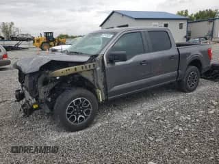 2023 Ford F-150 XL z VIN 1FTEW1EP5PKD81360, wystawiony jako Copart lot #82103525 z przebiegiem 26 118 mil mil oraz Szkoda całkowita • Salvage title. Historia ofert i sprzedaży dostępna na DreamBid. Obrazek 1.