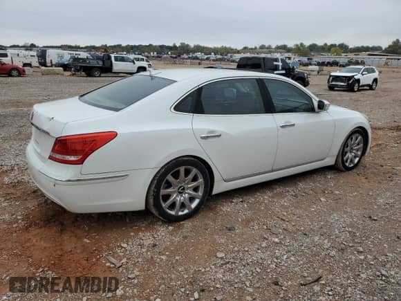 2013 Hyundai Equus Signature with VIN KMHGH4JH6DU058028, listed as a Copart auction lot 90264545 with 123,863 mi miles and Clean title. Bid and sale history available at DreamBid. Image 3.