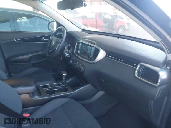 2020 Kia Sorento LX with VIN 5XYPG4A3XLG657574, listed as a IAAI auction lot 41851904 with 272,992 mi miles and . Bid and sale history available at DreamBid. Image 5.