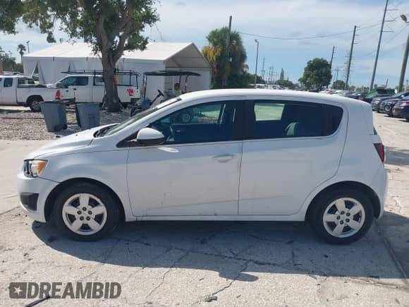 2014 Chevrolet Sonic LS с VIN 1G1JA6SH6E4133085, выставлен на аукционе IAAI как лот 42952791 с пробегом 142 302 миль миль и . История ставок и продаж доступна на DreamBid. Изображение 14.