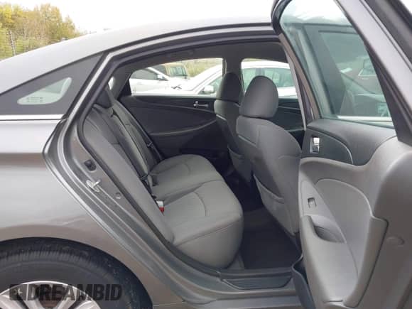 2013 Hyundai Sonata GLS с VIN 5NPEB4AC1DH783192, выставлен на аукционе IAAI как лот 43505341 с пробегом 242 273 миль миль и . История ставок и продаж доступна на DreamBid. Изображение 8.