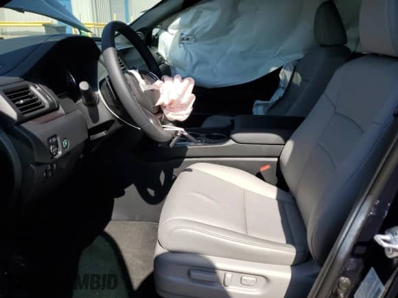 2025 Honda Passport EX-L with VIN 5FNYF8H55SB014545, listed as a Copart auction lot 68539655 with 3,915 mi miles and Salvage title. Bid and sale history available at DreamBid. Image 7.