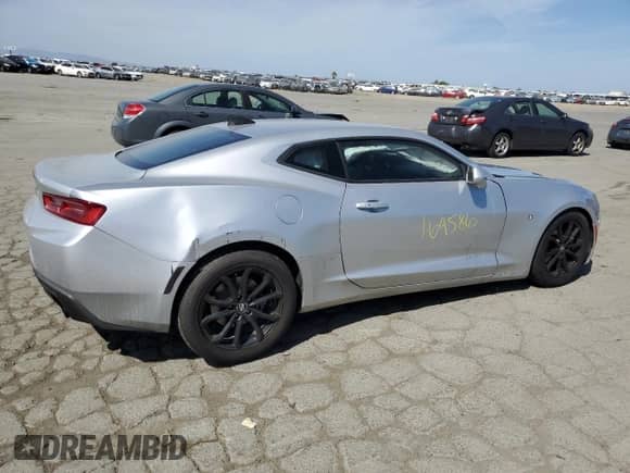 2018 Chevrolet Camaro 1LS z VIN 1G1FA1RX6J0137645, wystawiony jako Copart lot #55106625 z przebiegiem 52 627 mil mil oraz Szkoda całkowita • Salvage title. Historia ofert i sprzedaży dostępna na DreamBid. Obrazek 3.