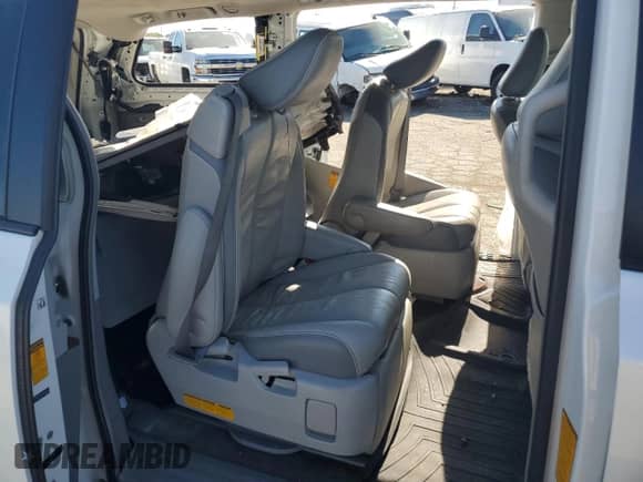 2014 Toyota Sienna XLE with VIN 5TDYK3DC9ES452147, listed as a Copart auction lot 84392215 with 161,656 mi miles and Salvage title. Bid and sale history available at DreamBid. Image 10.