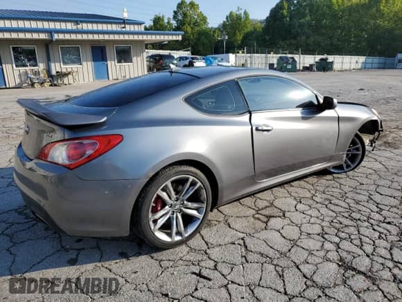 2010 Hyundai Genesis Coupe Premium z VIN KMHHT6KD0AU023300, wystawiony jako Copart lot #69623264 z przebiegiem 107 506 mil mil oraz Szkoda całkowita • Salvage title. Historia ofert i sprzedaży dostępna na DreamBid. Obrazek 3.
