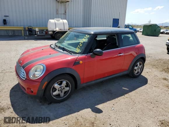 2010 MINI Hardtop с VIN WMWMF3C55ATZ66060, выставлен на аукционе Copart как лот 68725835 с пробегом 101 052 миль миль и Списание • Salvage title. История ставок и продаж доступна на DreamBid. Изображение 1.