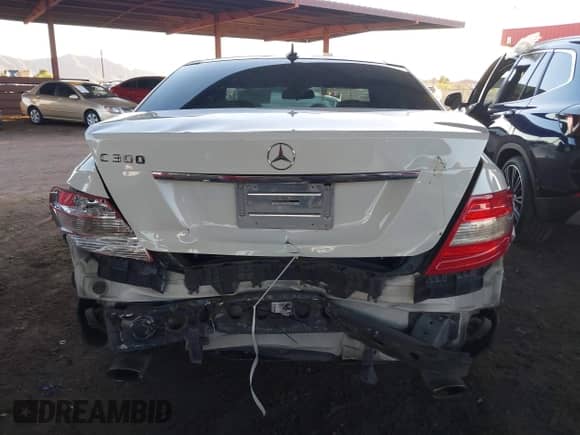 2009 Mercedes-Benz C 300 Sport z VIN WDDGF54X49F245367, wystawiony jako IAAI lot #43462372 z przebiegiem 117 239 mil mil oraz . Historia ofert i sprzedaży dostępna na DreamBid. Obrazek 17.