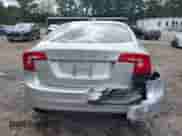 2015 Volvo S60 T5 Drive-E Premier z VIN YV126MFK4F1343110, wystawiony jako IAAI lot #43292498 z przebiegiem 59 841 mil mil oraz . Historia ofert i sprzedaży dostępna na DreamBid. Obrazek 16.