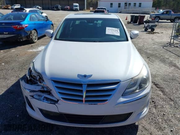 2013 Hyundai Genesis R-Spec z VIN KMHGC4DH0DU244349, wystawiony jako IAAI lot #41508229 z przebiegiem 231 929 mil mil oraz . Historia ofert i sprzedaży dostępna na DreamBid. Obrazek 12.