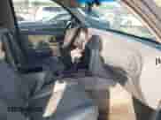 2005 Chevrolet TrailBlazer LS z VIN 1GNDT13S752280515, wystawiony jako IAAI lot #43358043 z przebiegiem 200 752 mil mil oraz . Historia ofert i sprzedaży dostępna na DreamBid. Obrazek 5.