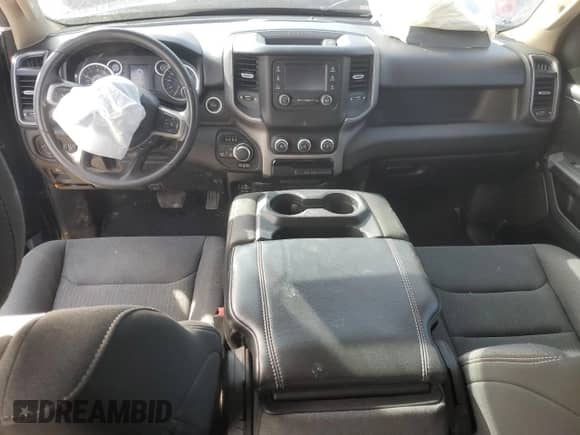 2019 Ram 1500 Tradesman z VIN 1C6SRFGT5KN605081, wystawiony jako Copart lot #46593385 z przebiegiem 140 089 mil mil oraz Szkoda całkowita • Salvage title. Historia ofert i sprzedaży dostępna na DreamBid. Obrazek 8.