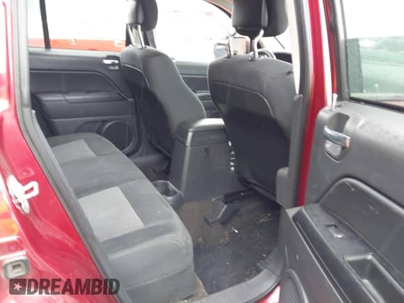 2014 Jeep Compass Sport z VIN 1C4NJDBBXED665156, wystawiony jako IAAI lot #43095675 z przebiegiem 122 639 mil mil oraz . Historia ofert i sprzedaży dostępna na DreamBid. Obrazek 8.